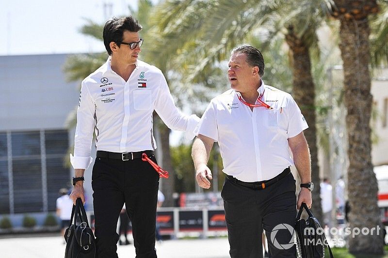 Вольф: Контракт с McLaren не говорит о закрытии заводской команды Mercedes