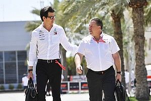 Вольф: Контракт с McLaren не говорит о закрытии заводской команды Mercedes