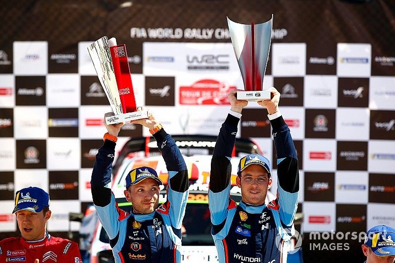 Podyum: Thierry Neuville, Nicolas Gilsoul, Hyundai Motorsport Hyundai i20 Coupe WRC