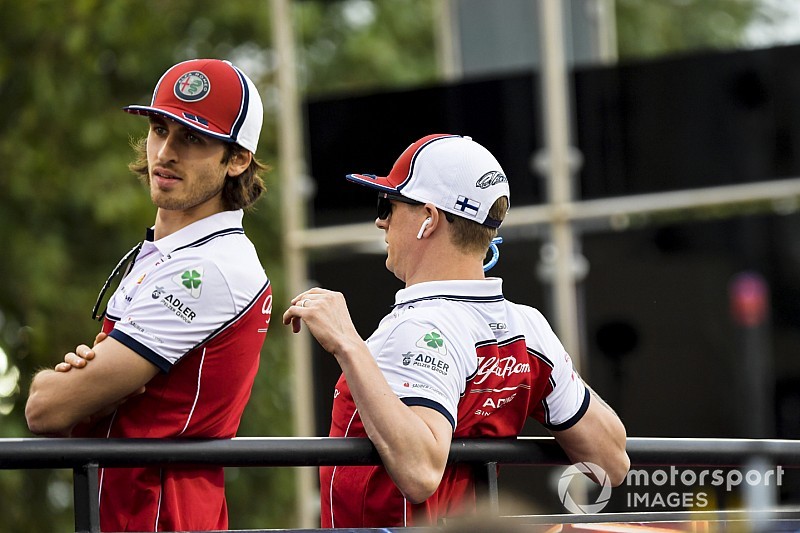 Raikkonen'i öven Giovinazzi: Alfa Romeo sezonu dördüncü bitirebilir