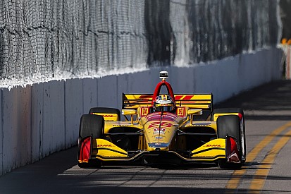 Hunter-Reay manda en la última práctica y O'Ward en 22°