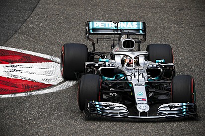 Hamilton erkent: “Bottas voelt zich veel prettiger in de wagen”