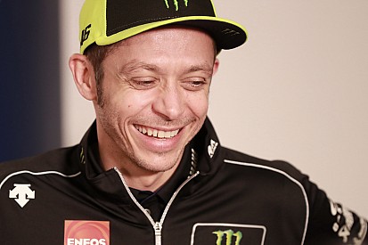 Spaß mit Minibikes: Valentino Rossi kehrt zu seinen Wurzeln zurück