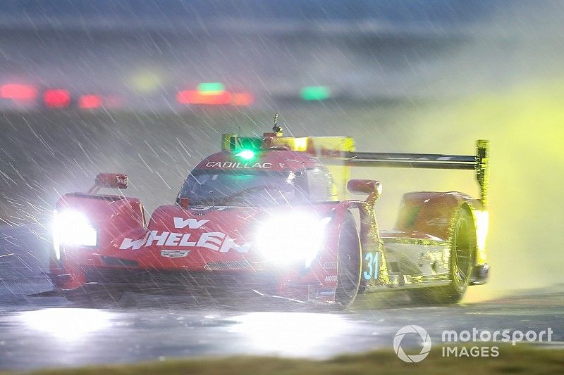 Duelo Nasr-Alonso y bandera roja en Daytona a dos horas del final
