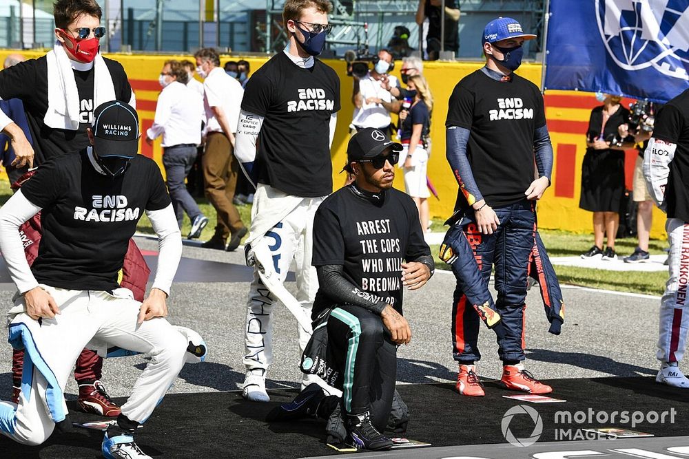 Lando Norris, McLaren, Lewis Hamilton, Mercedes-AMG F1, Charles Leclerc, Ferrari, Daniil Kvyat, AlphaTauri, Max Verstappen, Red Bull Racing, and the other drivers stand and kneel in support of the End Racism campaign prior to the start