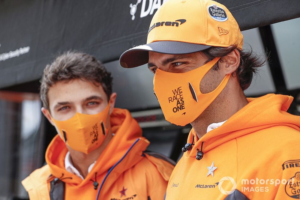 Sainz ferraris pólóban töltött fel videót, Norris nem hagyta szó nélkül…