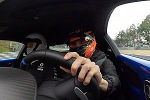 VIDEO: Ocon stuift de Nordschleife op met Alpine