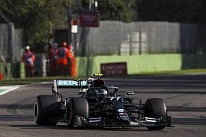 Bottas supera Hamilton no fim e faz a pole na volta da F1 a Ímola