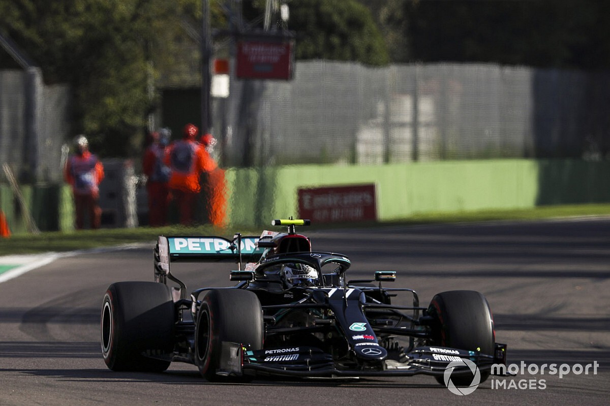 Bottas supera Hamilton no fim e faz a pole na volta da F1 a Ímola