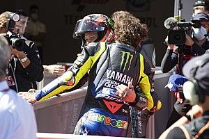 Rossi no espera órdenes de equipo para ayudar a Quartararo