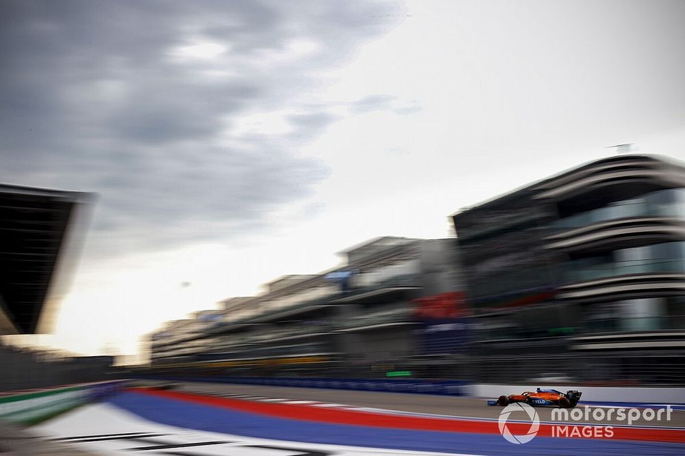 Sainz: jött a szél, az autónk pedig visszaesett a Racing Point és a Renault mögé
