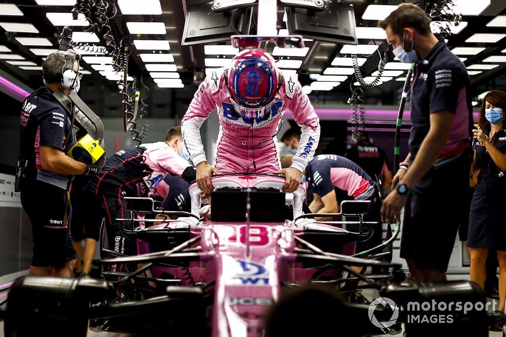 Lance Stroll, Racing Point, s'attache dans son siège