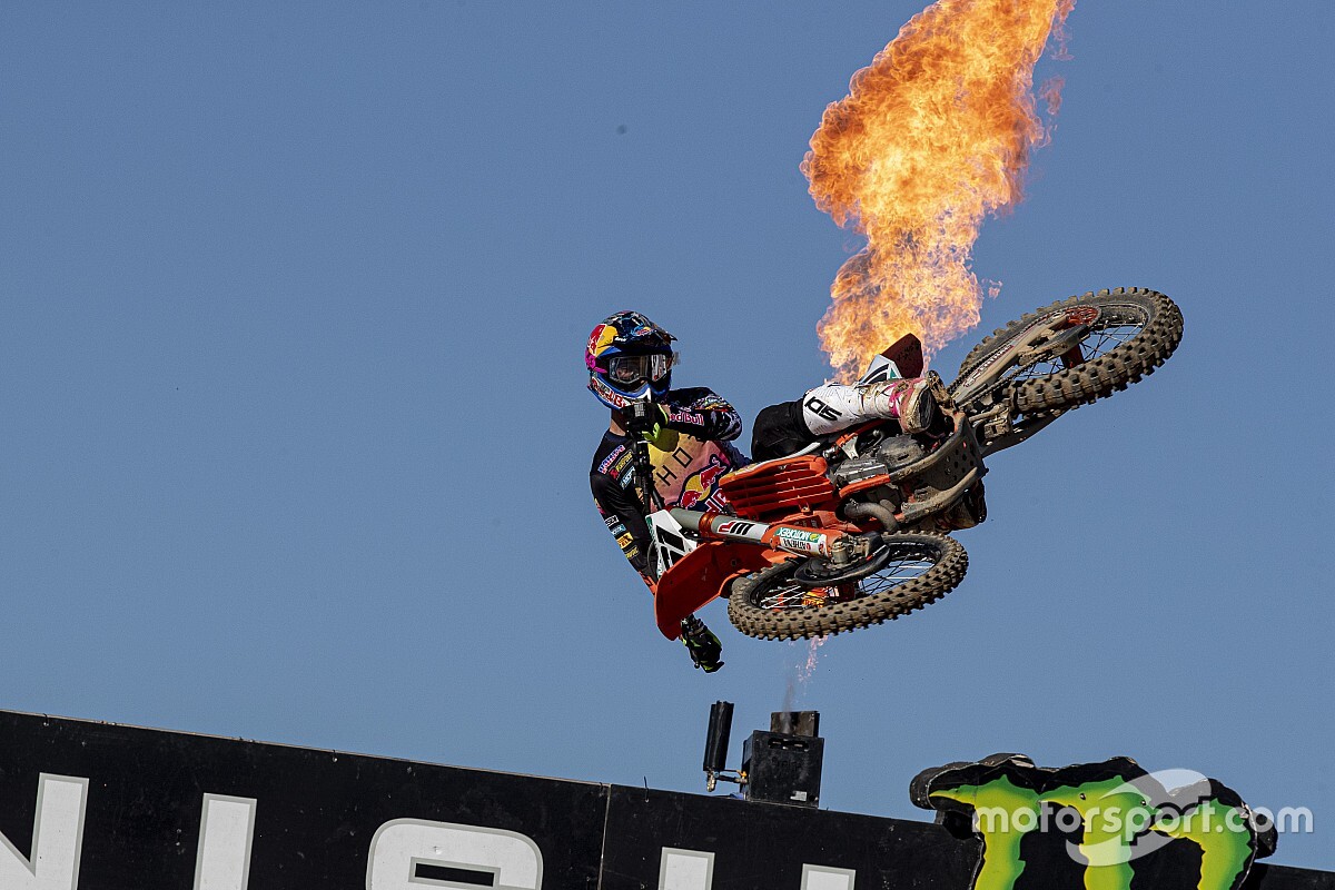 Prado profeta in patria, Gajser allunga su Cairoli