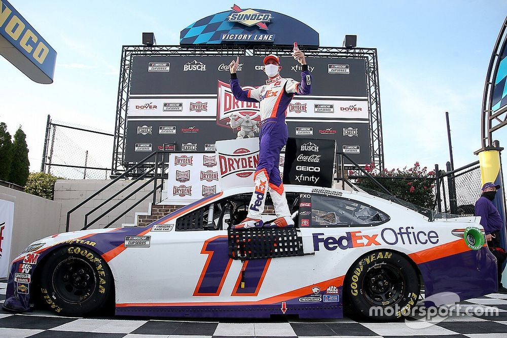 Denny Hamlin consigue la victoria en Dover