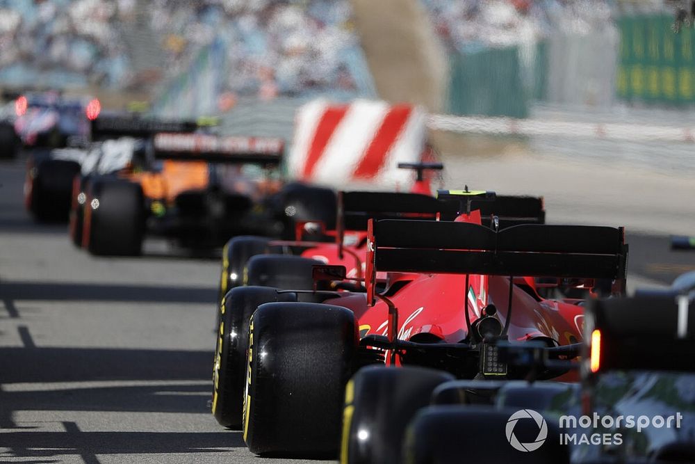 Sebastian Vettel, Ferrari SF1000, Charles Leclerc, Ferrari SF1000, sortent des stands