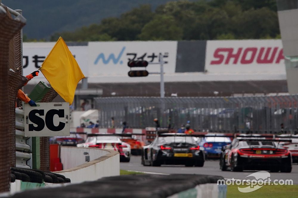 Super GT drivers criticise safety car "lottery" at Motegi