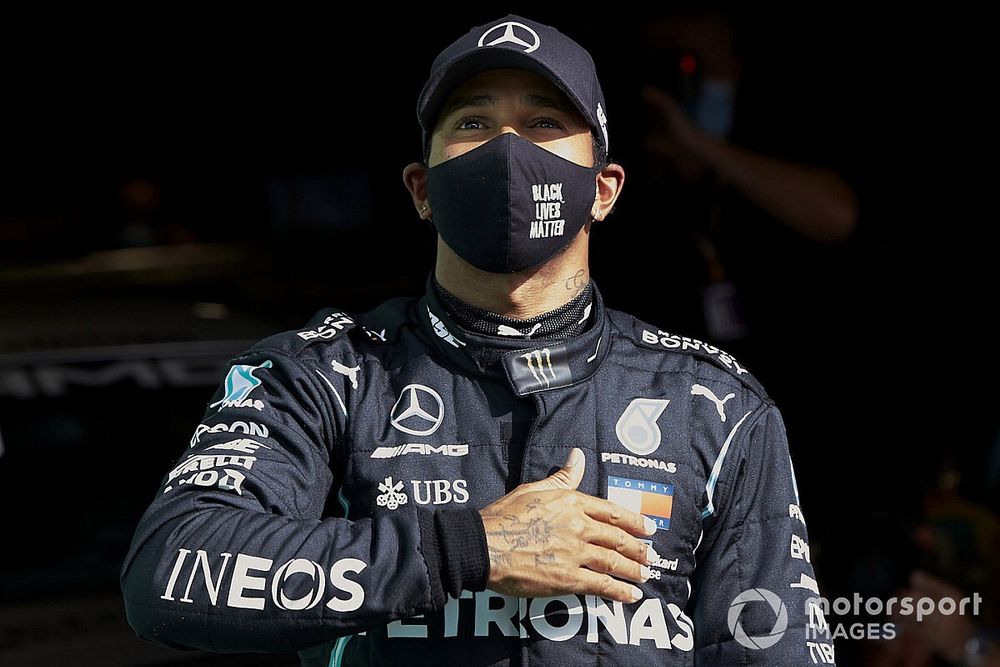 Lewis Hamilton, Mercedes-AMG F1, festeggia dopo aver conquistato la pole position