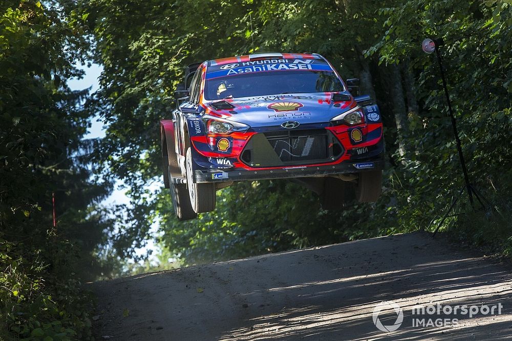 WRC: Hyundai arrasa en la mañana del sábado en Estonia