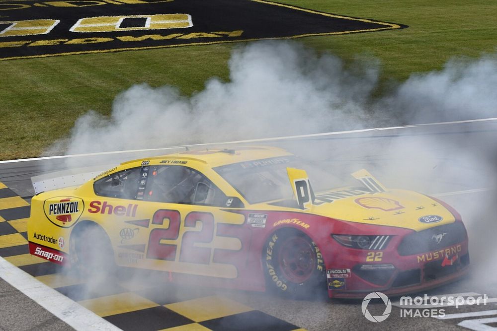 Joey Logano, Team Penske, Ford Mustang Shell Pennzoil celebrates his win