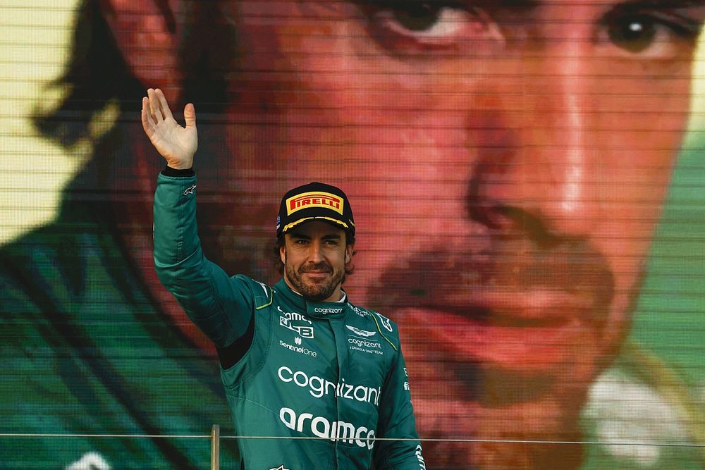 Fernando Alonso, Aston Martin F1 Team, 3rd position, waves from the podium