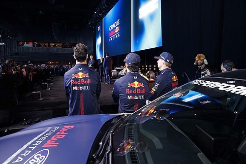 Kínos közjáték zárta a Red Bull pénteki bemutatóját