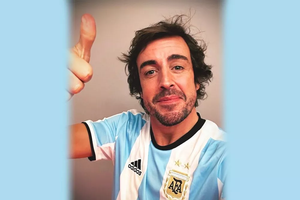 Fernando Alonso in het shirt van Argentini&euml;