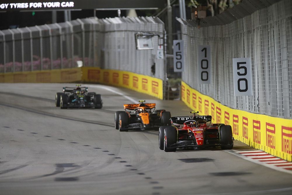 Carlos Sainz, Ferrari SF-23, Lando Norris, McLaren MCL60, Lewis Hamilton, Mercedes F1 W14