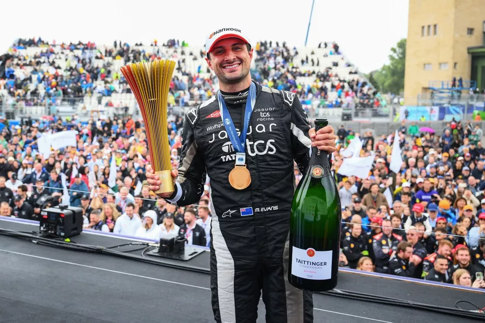 Podium: Race winner Mitch Evans, Jaguar TCS Racing