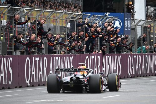 Verstappen comanda Baku de ponta a ponta, Bortoleto 11º: Confira o resultado final do GP do Azerbaijão de F1