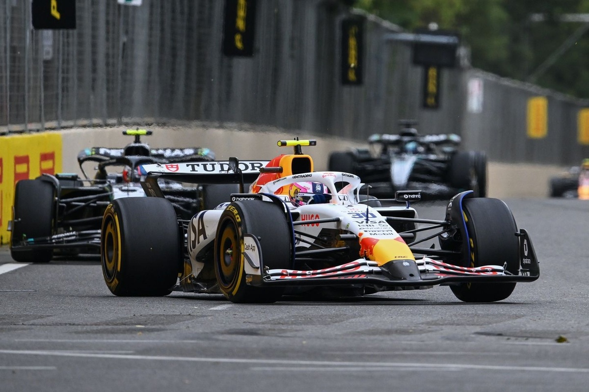 F1 2025 レーシングブルズ 角田裕毅 バジャー ローソン スウェット L F1 2025 レーシングブルズ 角田裕毅 バジャー ローソン
