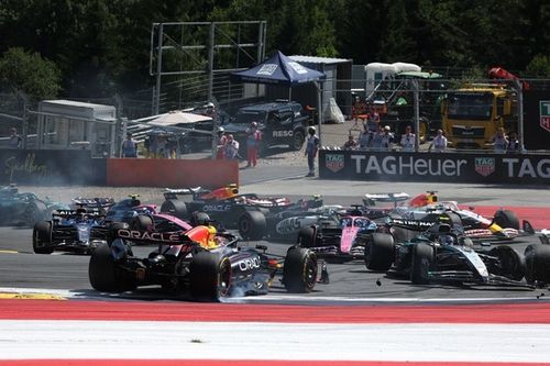 VÍDEO F1: Antonelli bate em Verstappen e ambos abandonam GP da Áustria; fogo no carro faz Sainz deixar a corrida