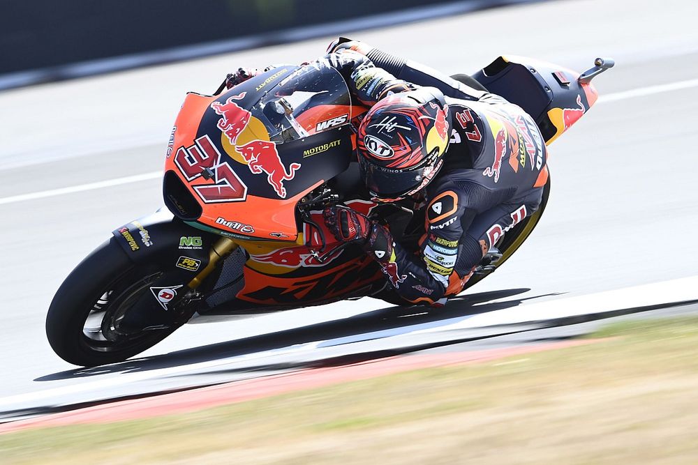 Moto2 Silverstone: Fernandez kazandı, şampiyona liderliğine yükseldi!