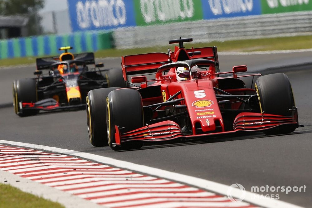 Sebastian Vettel, Ferrari SF1000, et Alex Albon, Red Bull Racing RB16 