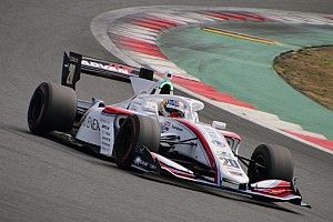 Hirakawa tops first Fuji session, Kobayashi crashes