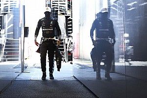 Hamilton a nudo sui social: "Ci sono 2 Lewis. Ve li racconto"