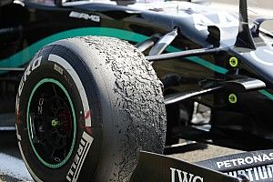 Анализ: как самоуверенность испортила Mercedes гонку в Сильверстоуне