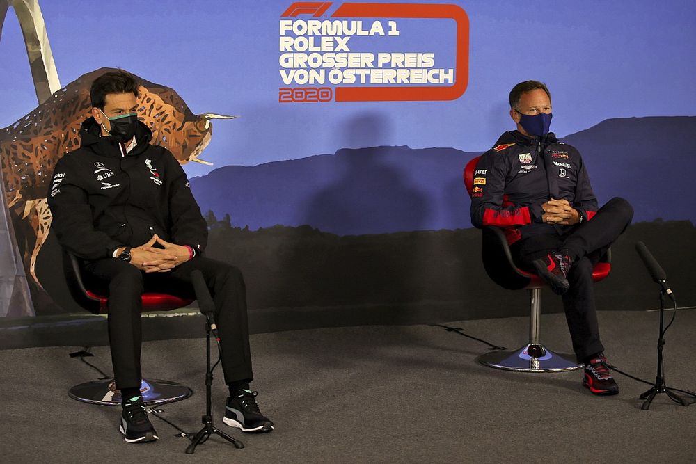 Wolff : "Tous les coups sont permis" entre Mercedes et Red Bull