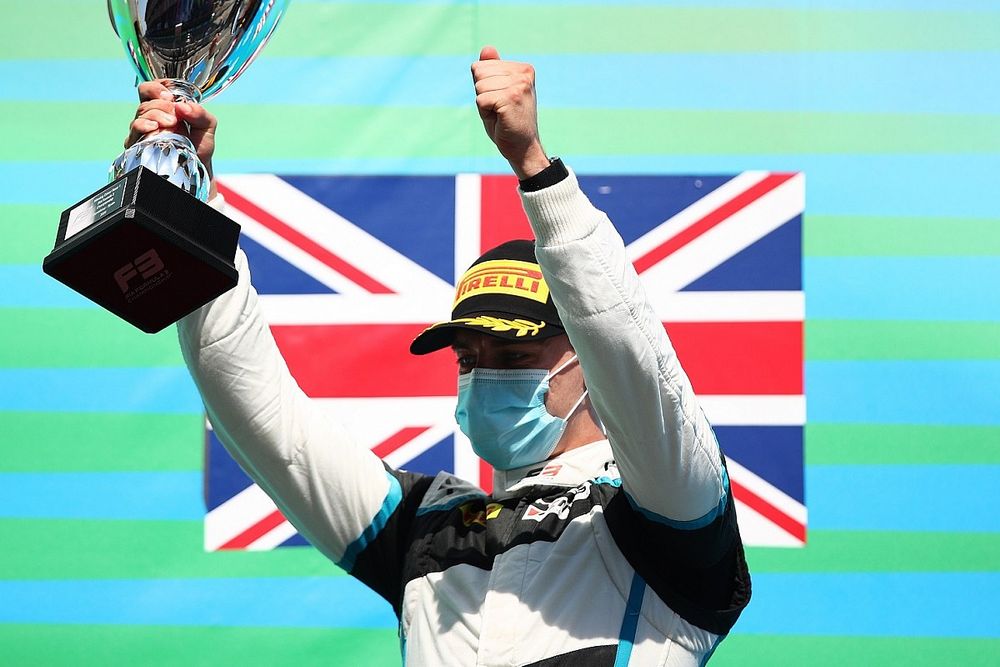 Hughes wraca do F3