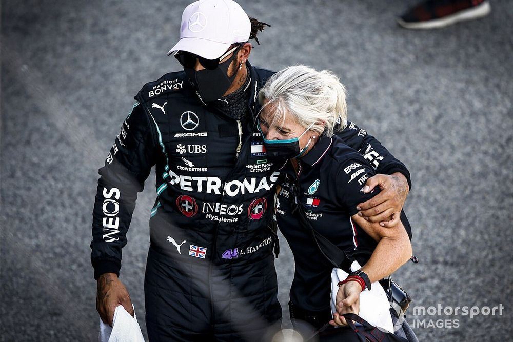 Pol Sitter Lewis Hamilton, Mercedes-AMG Petronas F1 e Angela Cullen, Lewis Hamilton festeggiano al Parc Ferme 