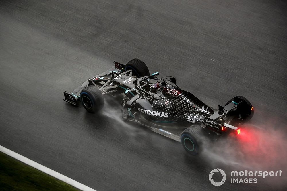F1シュタイアーマルクGP:ハミルトン、雨の予選で異次元ポール。フェルスタッペン2番手