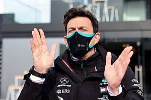 Wolff: Nincs helye köztünk f*szfejeknek!