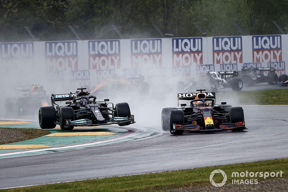 Max Verstappen, Red Bull Racing RB16B, Lewis Hamilton, Mercedes W12, on the opening lap