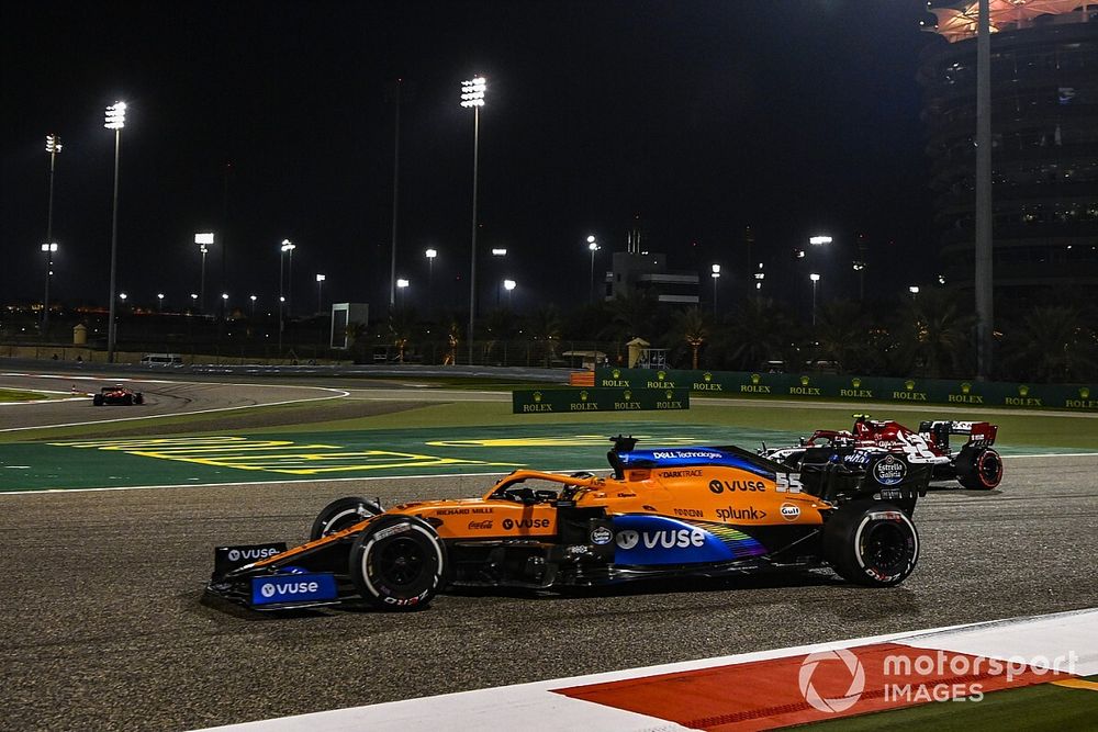 Carlos Sainz Jr., McLaren MCL35, Antonio Giovinazzi, Alfa Romeo Racing C39