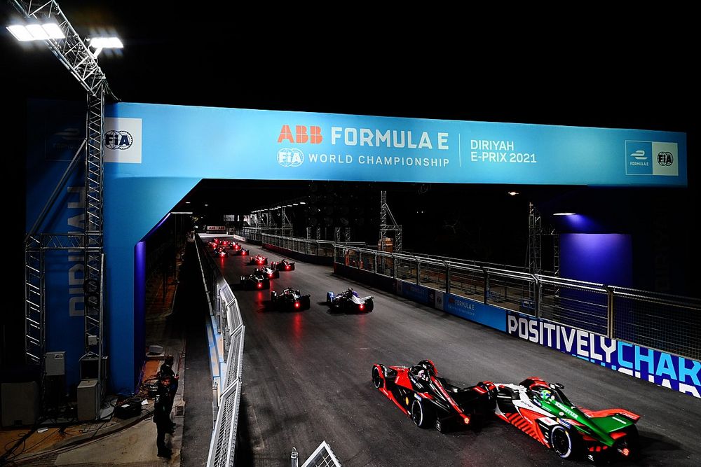 Sebastien Buemi, Nissan e.Dams, Nissan IMO2, battles with Lucas Di Grassi, Audi Sport ABT Schaeffler, Audi e-tron FE07