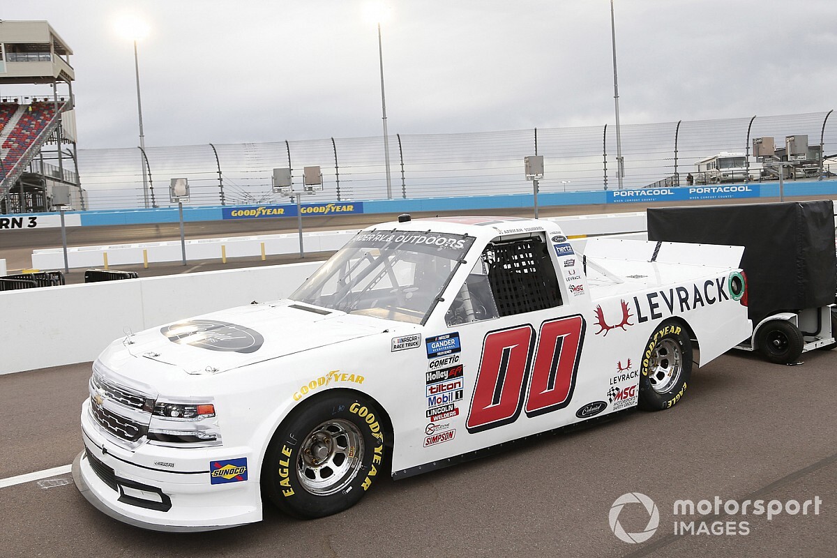 Reaume zawieszony przez NASCAR