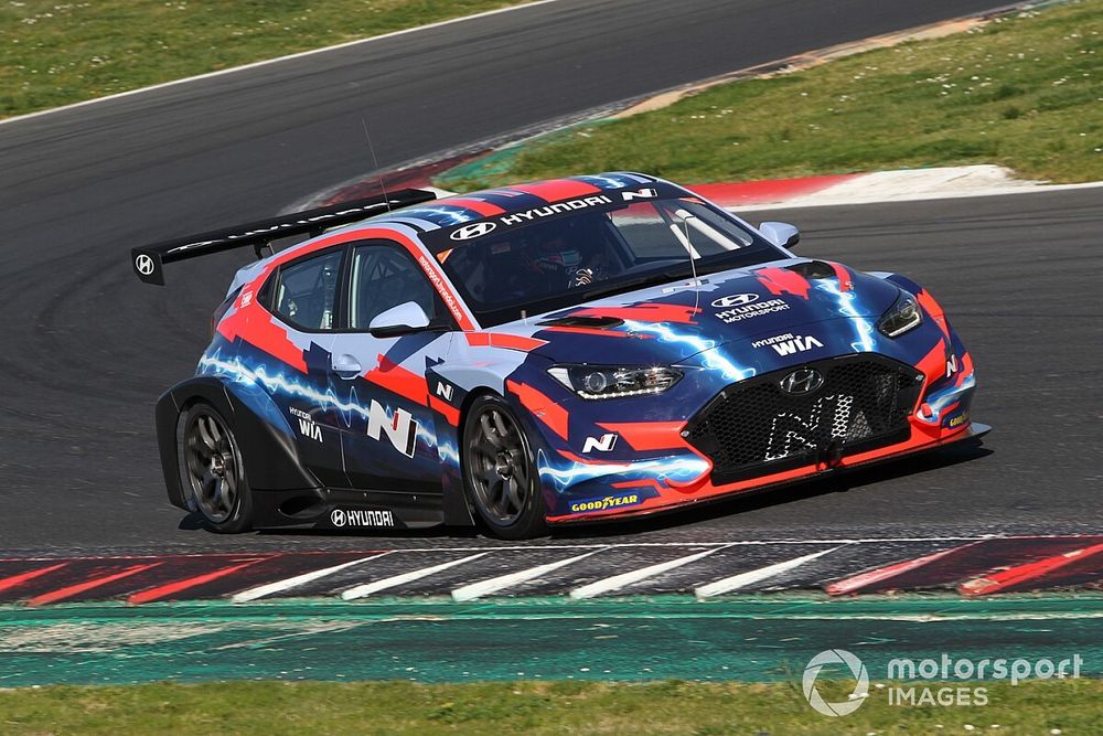 Hyundai zacznie od Velostera