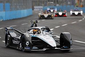 Rome E-Prix: Vandoorne takes pole after Rowland hits the wall