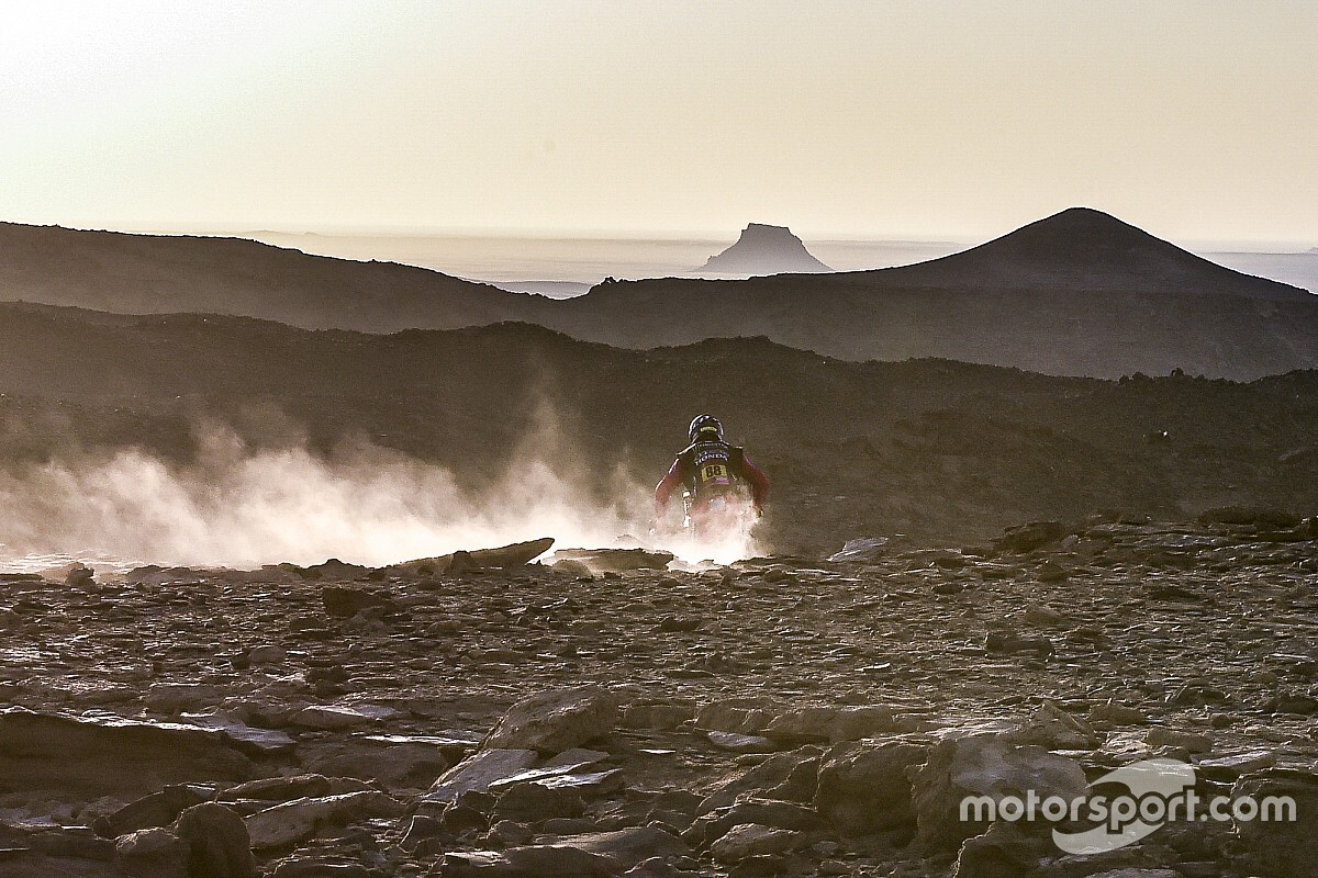 Barreda se queda solo en su estrategia para ganar el Dakar 2021