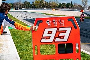 Marc Márquez rodó en Barcelona con una moto grande
