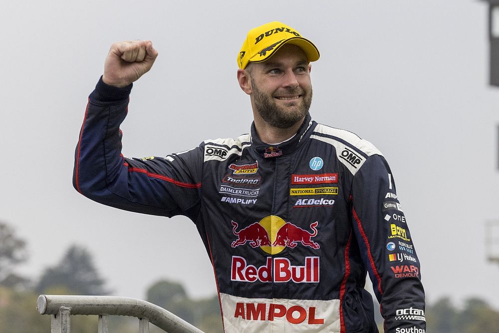 Race winner Shane van Gisbergen, Triple Eight Race Engineering Holden
